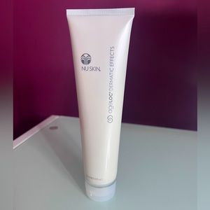 NU SKIN ageLOC® Dermatic Effects™ Body Contouring Lotion.  *Unopened*
